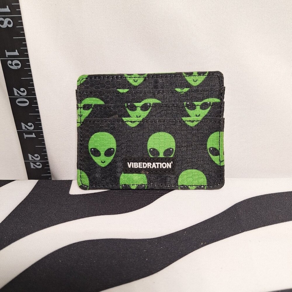Vibedration Card Holder Wallet - Aliens - Used